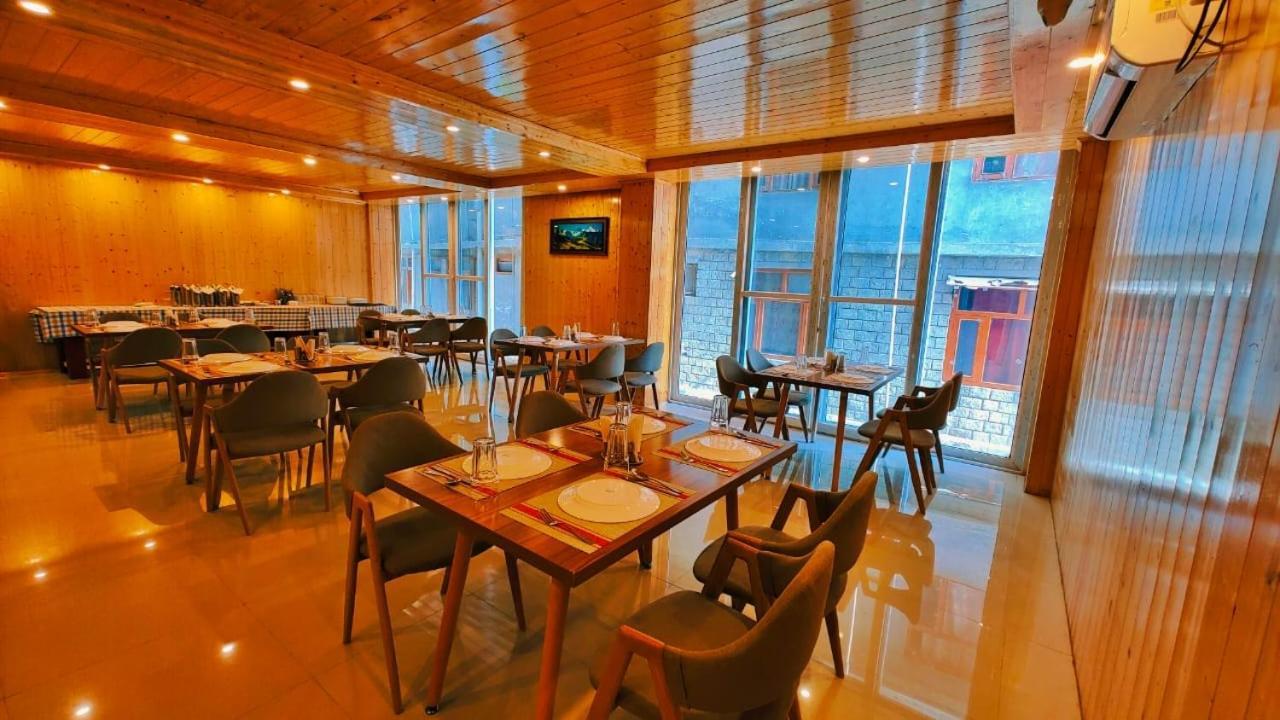 Tata Vista Resort Mall Road Manali - Centrally Heated & Air Cooled Buitenkant foto