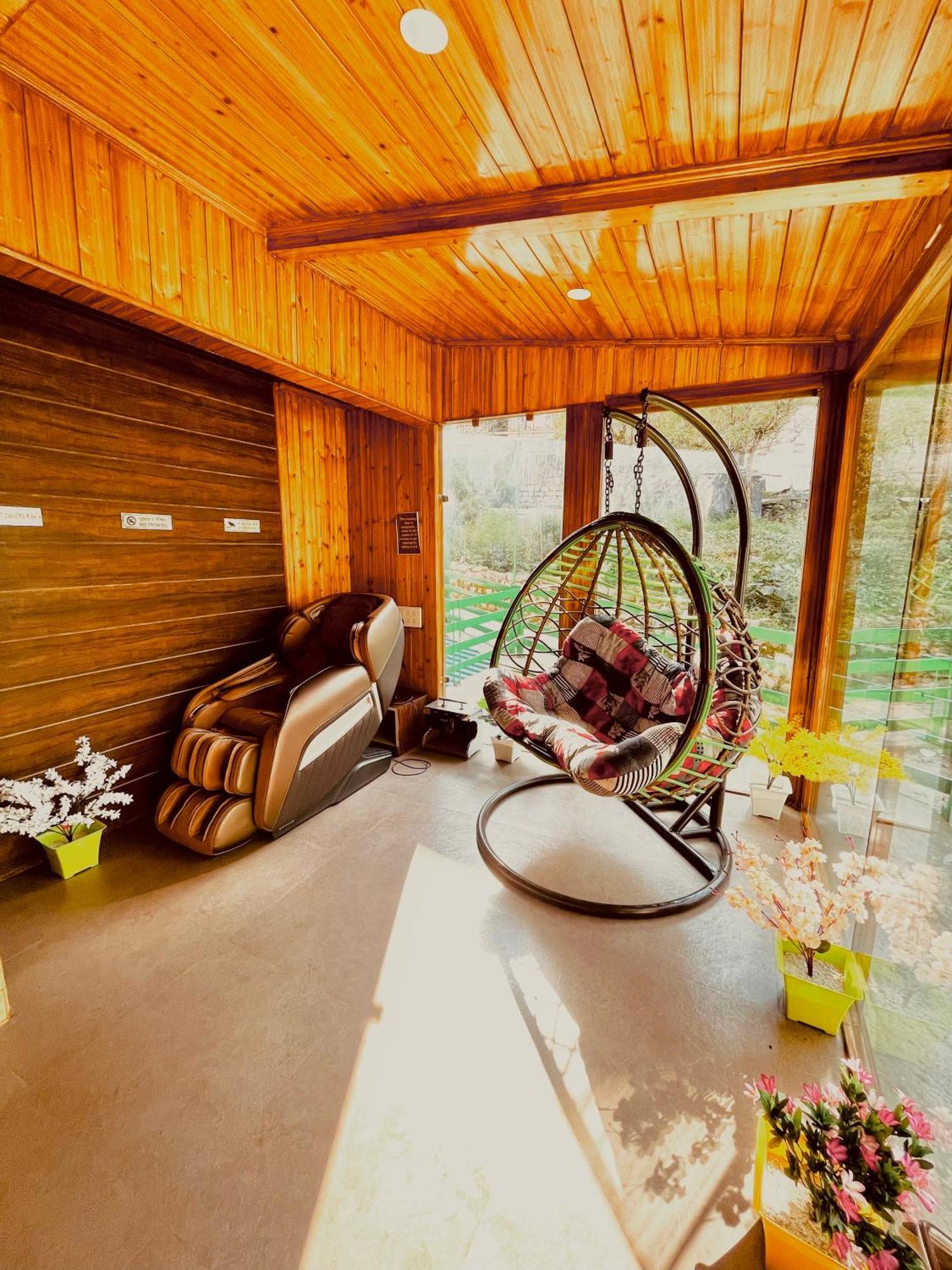 Tata Vista Resort Mall Road Manali - Centrally Heated & Air Cooled Buitenkant foto