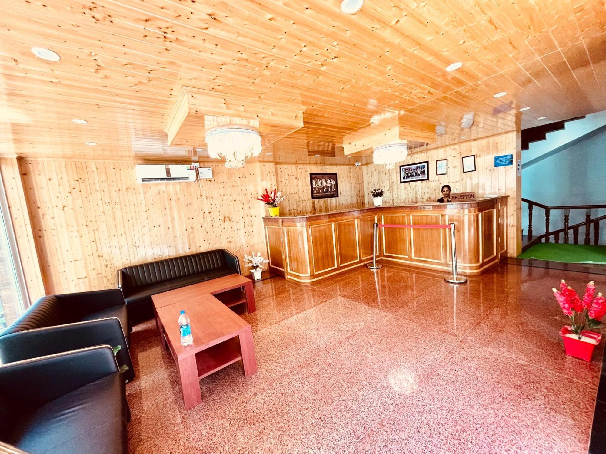 Tata Vista Resort Mall Road Manali - Centrally Heated & Air Cooled Buitenkant foto