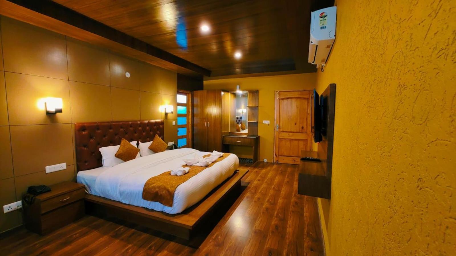 Tata Vista Resort Mall Road Manali - Centrally Heated & Air Cooled Buitenkant foto