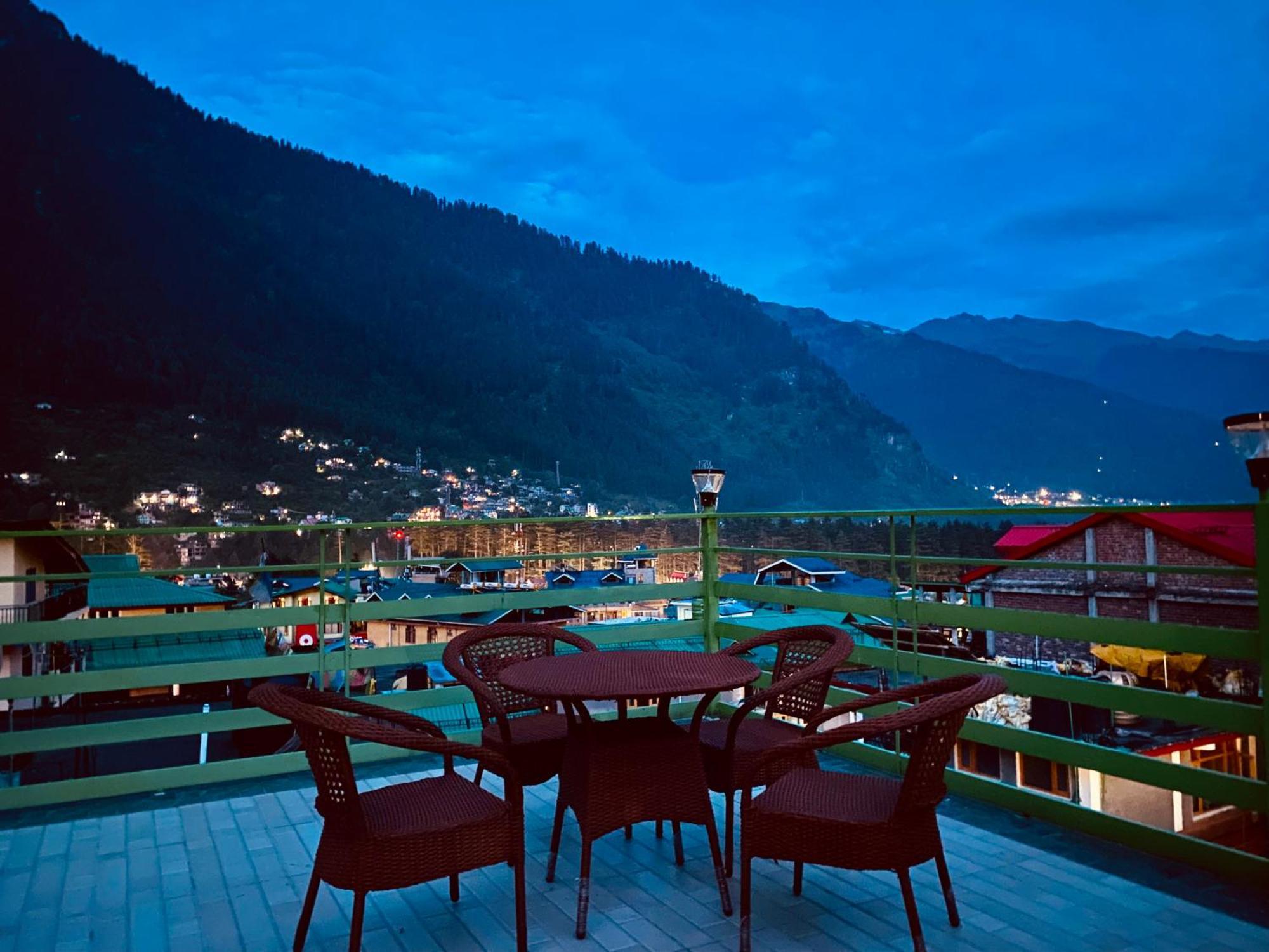 Tata Vista Resort Mall Road Manali - Centrally Heated & Air Cooled Buitenkant foto