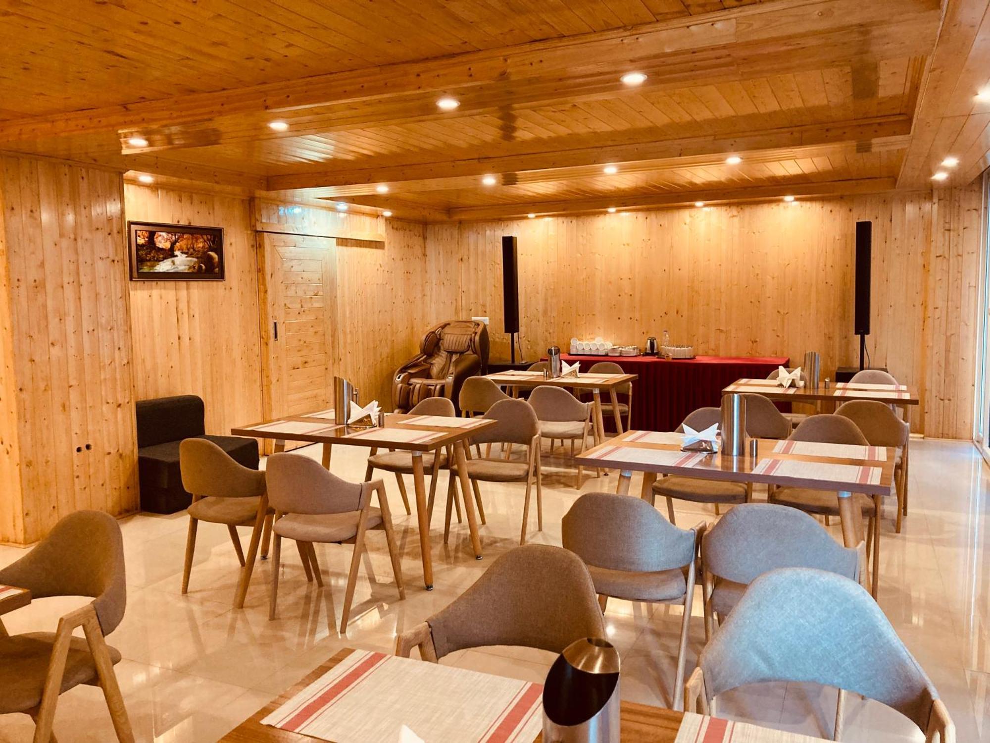 Tata Vista Resort Mall Road Manali - Centrally Heated & Air Cooled Buitenkant foto