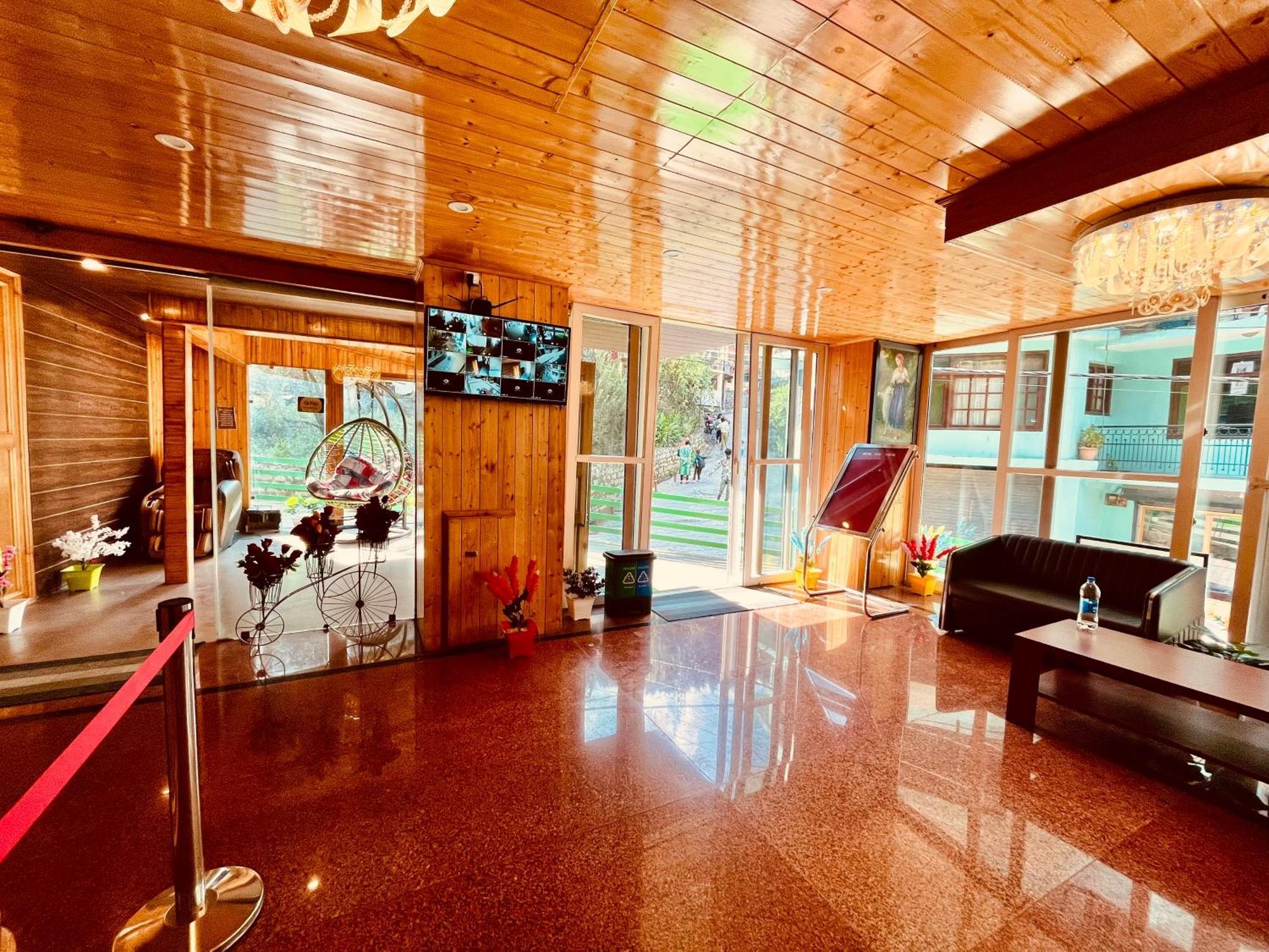 Tata Vista Resort Mall Road Manali - Centrally Heated & Air Cooled Buitenkant foto