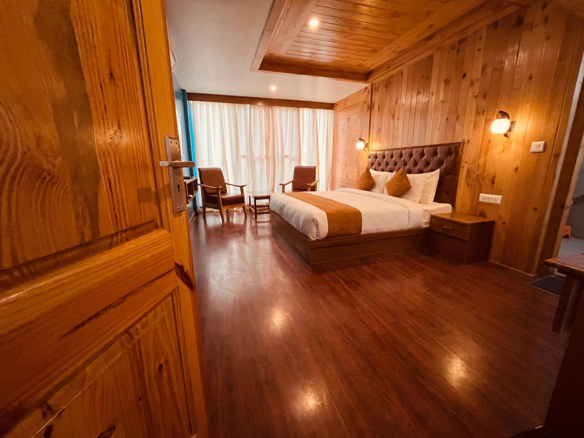 Tata Vista Resort Mall Road Manali - Centrally Heated & Air Cooled Buitenkant foto