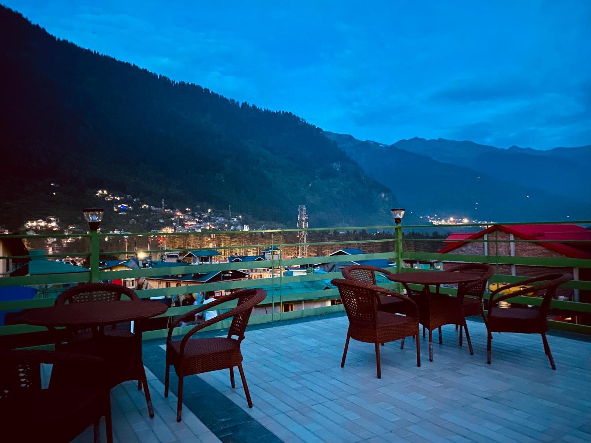Tata Vista Resort Mall Road Manali - Centrally Heated & Air Cooled Buitenkant foto